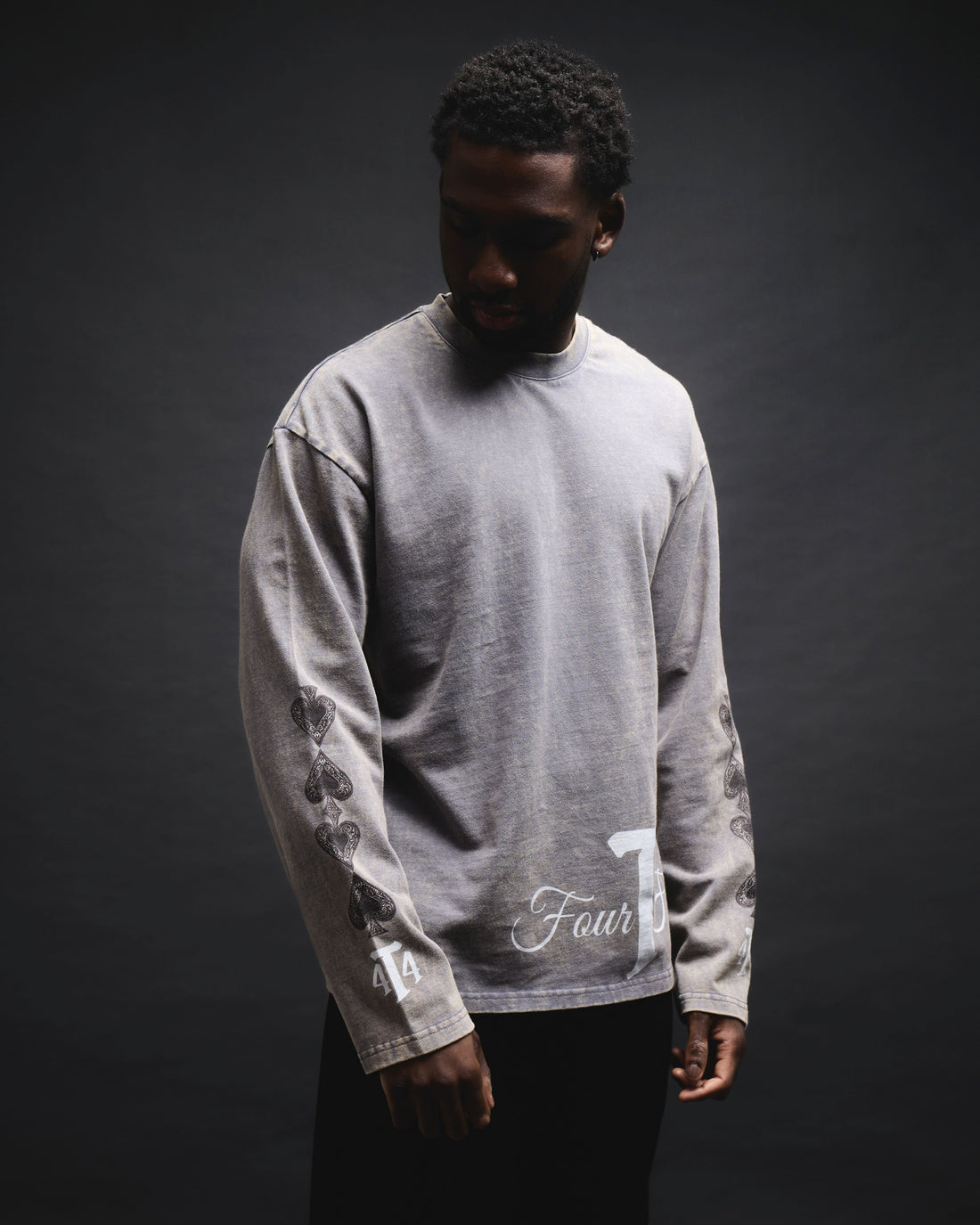 MONOCHROME ACE SLEEVE GREY WASHED